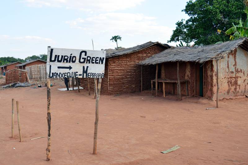 Dette skiltet viser veien til en av plantasjene til Green Resources i Mosambik. 