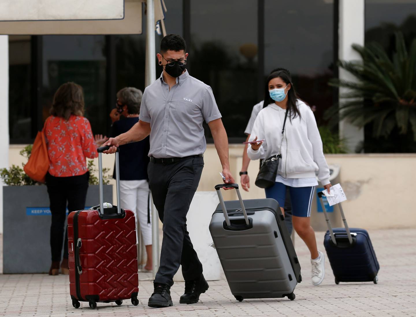 Malta åpnet formelt turistsesongen igjen 1. juni. Her ankommer turister Malta internasjonale flyplass samme dag.