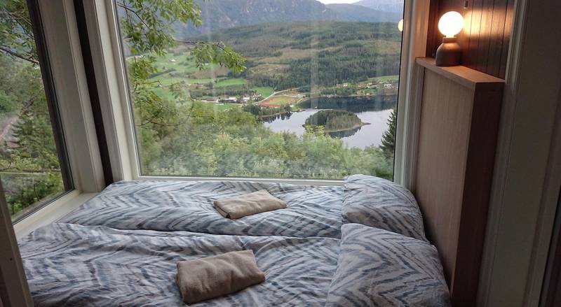 Hos Hardanger Panorama Lodge trenger du ikke engang å stå opp for å kunne nyte utsikten. Foto: Matthias Weniger /NTB scanpix