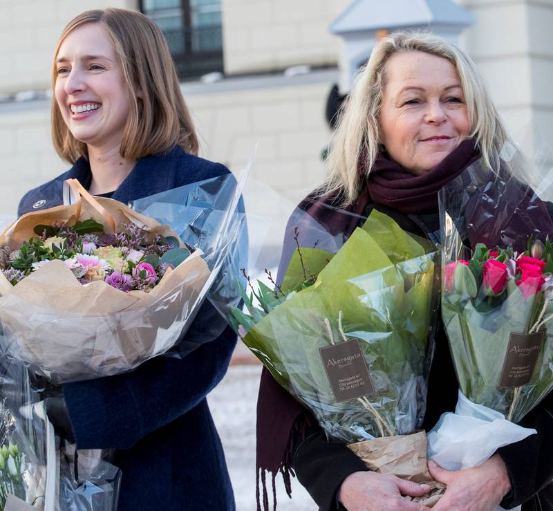 Minister for høyere utdanning og forskning Iselin Nybø (V) (t.v.) og eldreminister Åse Michaelsen (Frp) er nye på Solbergs lag.