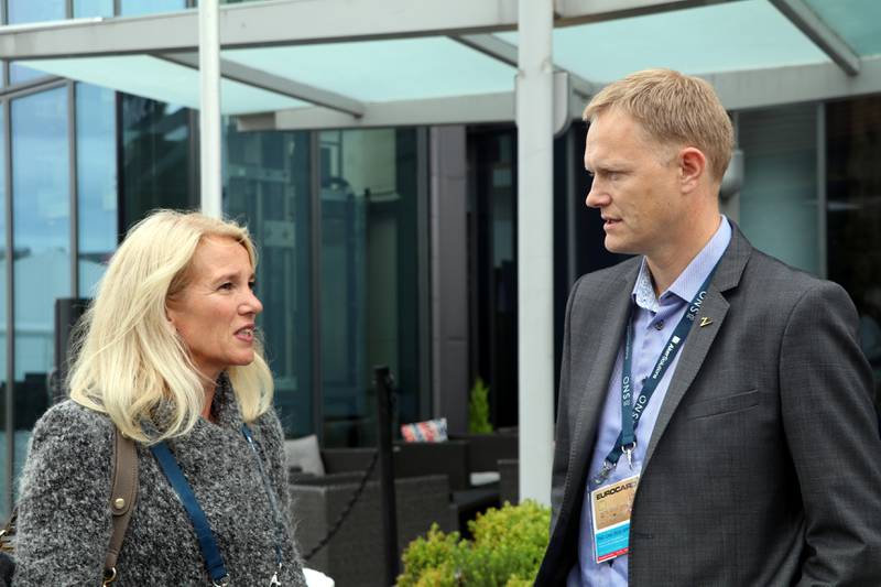 Stavanger-ordfører Christine Sagen Helgø slo av en prat med Zaptec-direktør Brage W. Johansen dagen før dagen. Alle foto: Stein Roger Fossmo