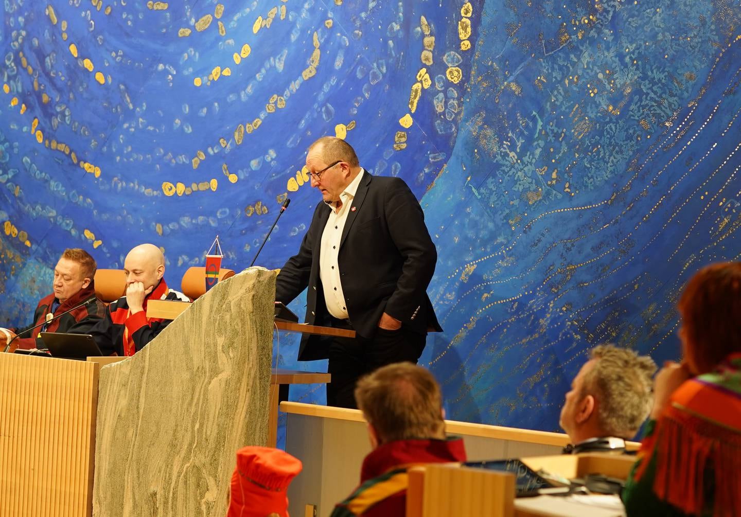 Arthur Tørfoss (FrP) fremmet mistillitsforslag mot det sittende Sametingsråd.et