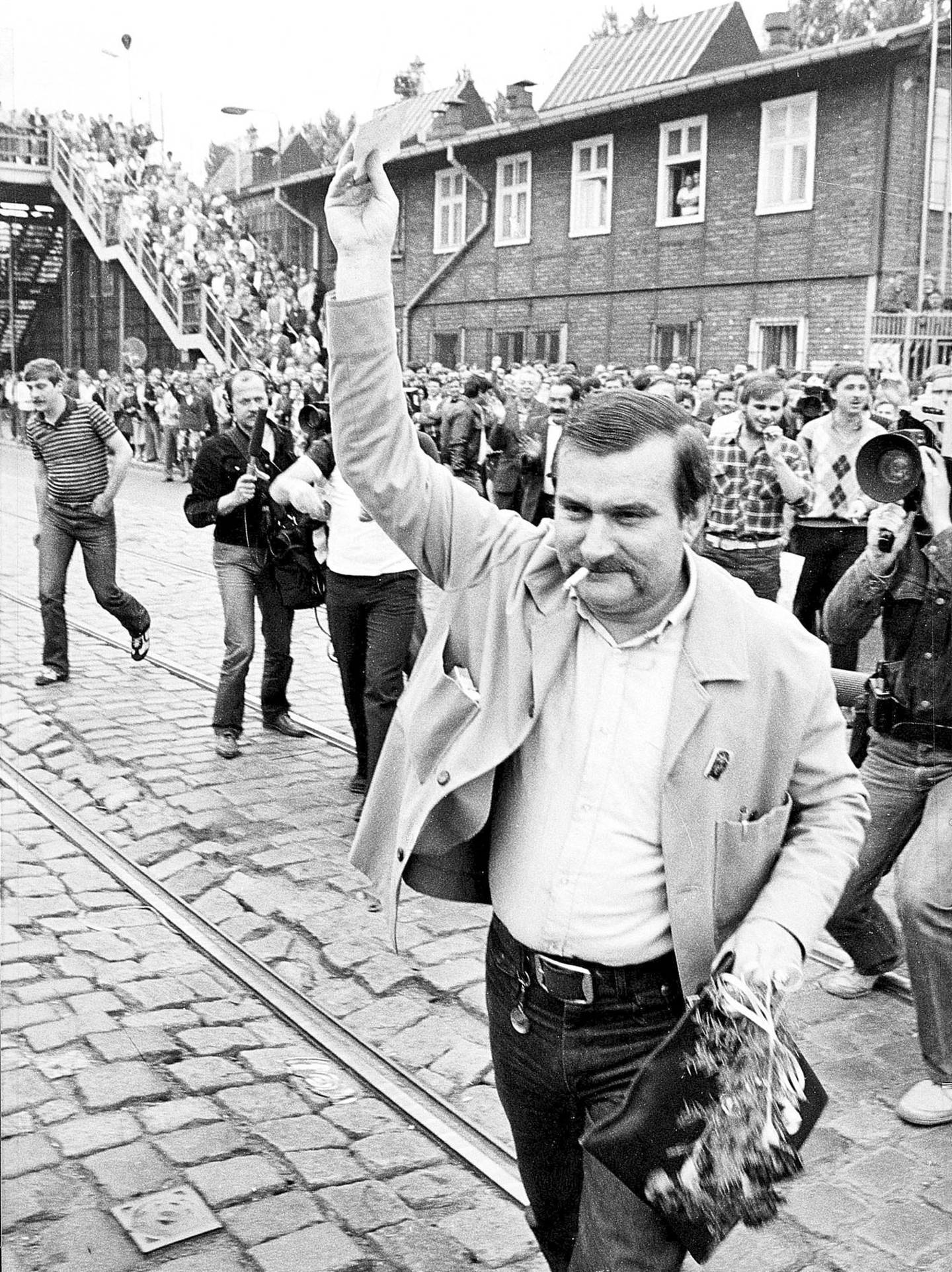 For 17 år siden organiserte Lech Walesa sine arbeidskamerater i den frie fagforeningen Solidaritet, som i 1989 styrtet kommunistregimet. Idag mister resten av arbeiderne på Gdansk-verftet jobben. (NTB/AP-arkivfoto)
