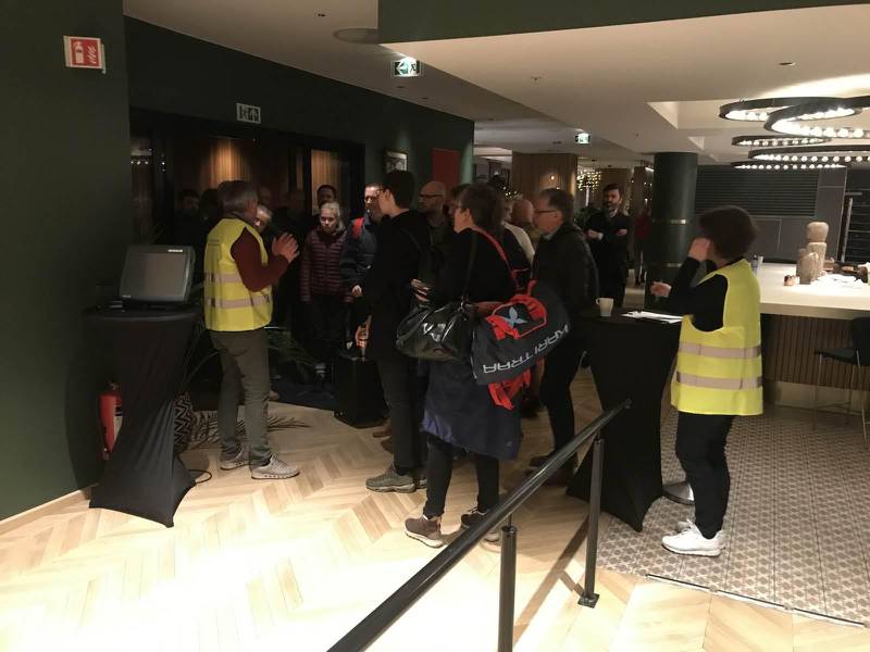 Evakuerte ble tatt imot på Hotel Atlantic tirsdag kveld. Foto: Kathinka Skott Hansen