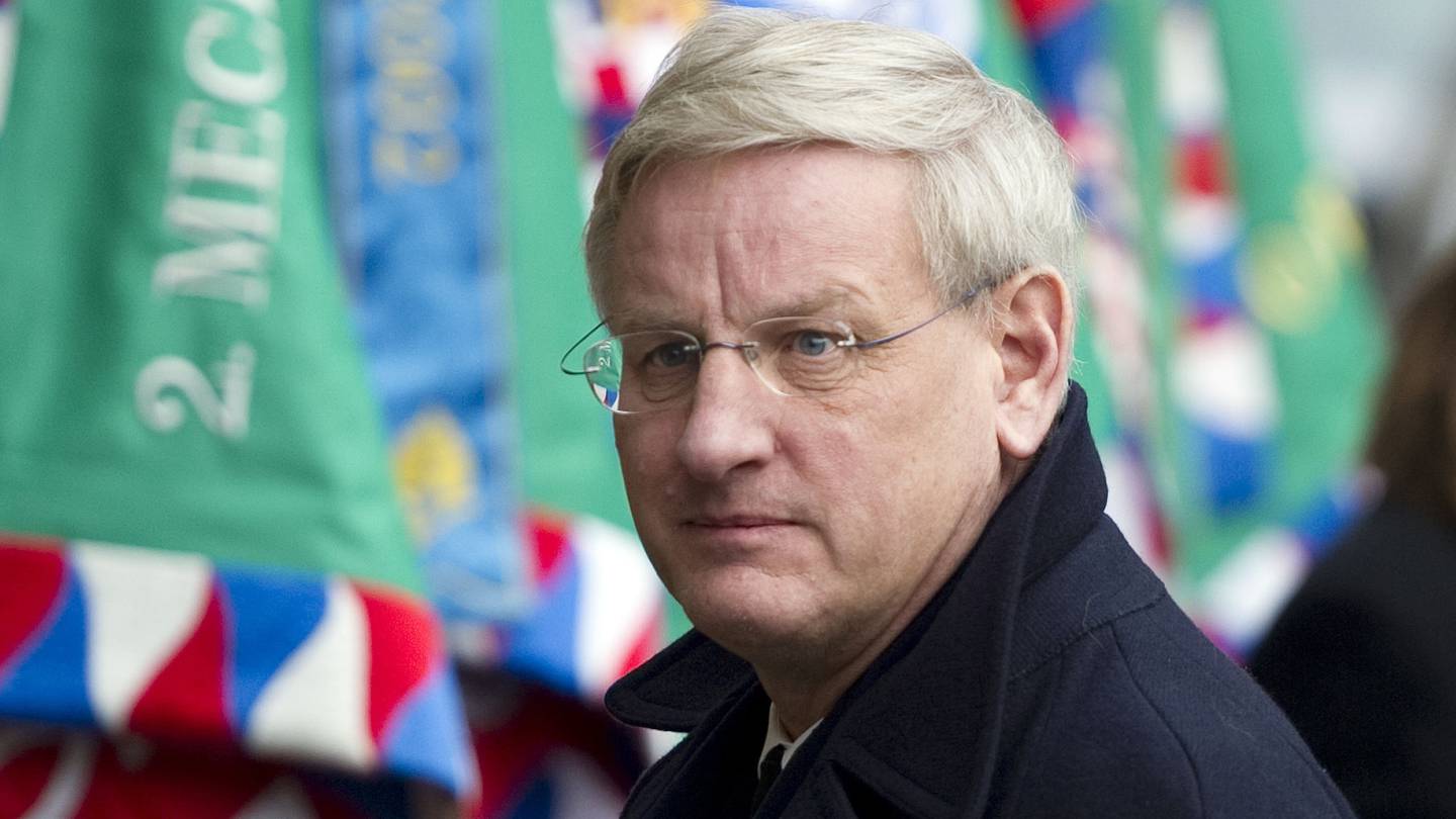 Swedish foreign minister Carl Bildt arrives for the funeral service for former Czech president Vaclav Havel in Prague, on December 23, 2011. Havel, a dissident and playwright who was the hero of the 1989 Velvet Revolution against communist rule and became his country's first post-independence president, died on December 18, 2011 aged 75. World leaders joined Czech dignitaries to pay homage to Havel at his state funeral in the historic Prague cathedral. AFP PHOTO / ODD ANDERSEN