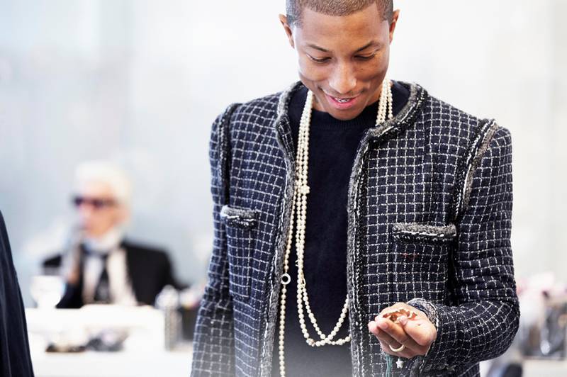 Kjekkingen: Pharrell Williams debuterte på catwalken for Chanel.