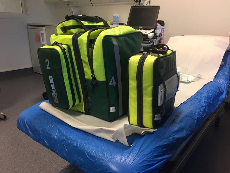 Denne veska, full av utstyr og medisiner som redder liv, forsvant fra legevaktbilen i Stavanger under utrykning sist helg.