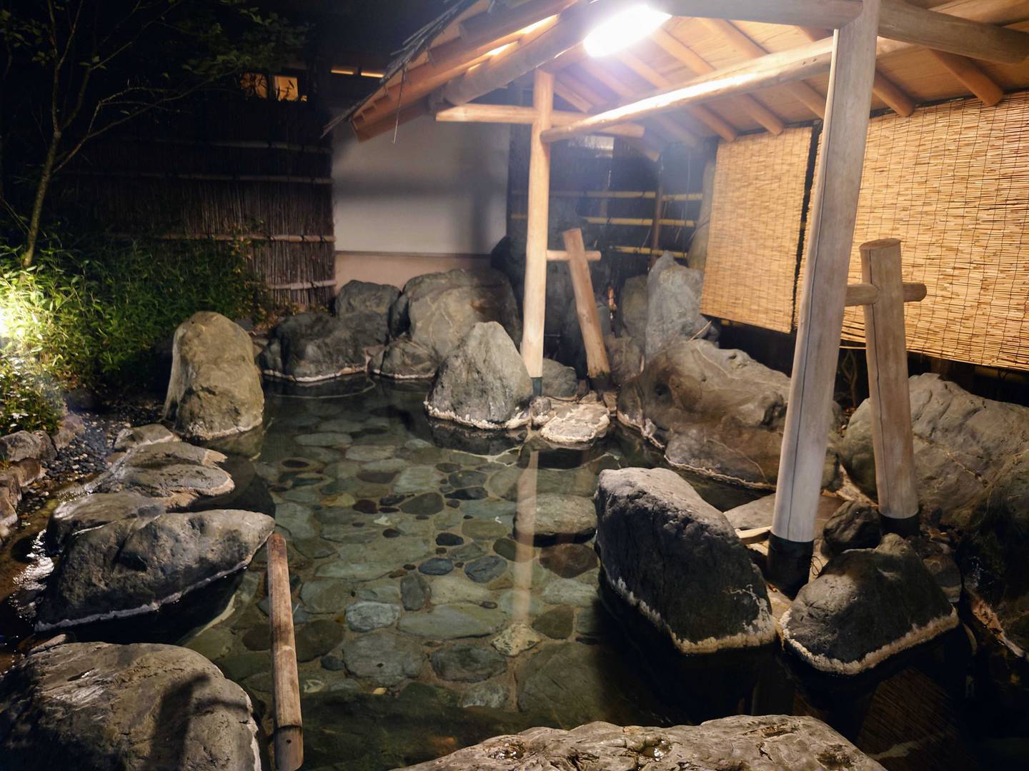 Onsen-badet i verdens eldste hotell Nishiyama Onsen Keiunkan, Japan