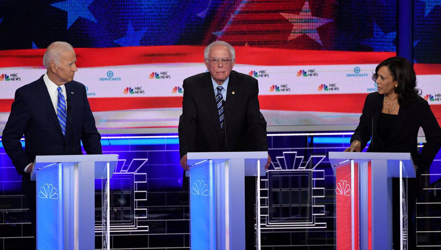 dag 2: Joe Biden (t.v.) og Kamala Harris (t.h) møtes i den andre debatten. Her fra juni med Bernie Sanders. FOTO: NTB SCANPIX