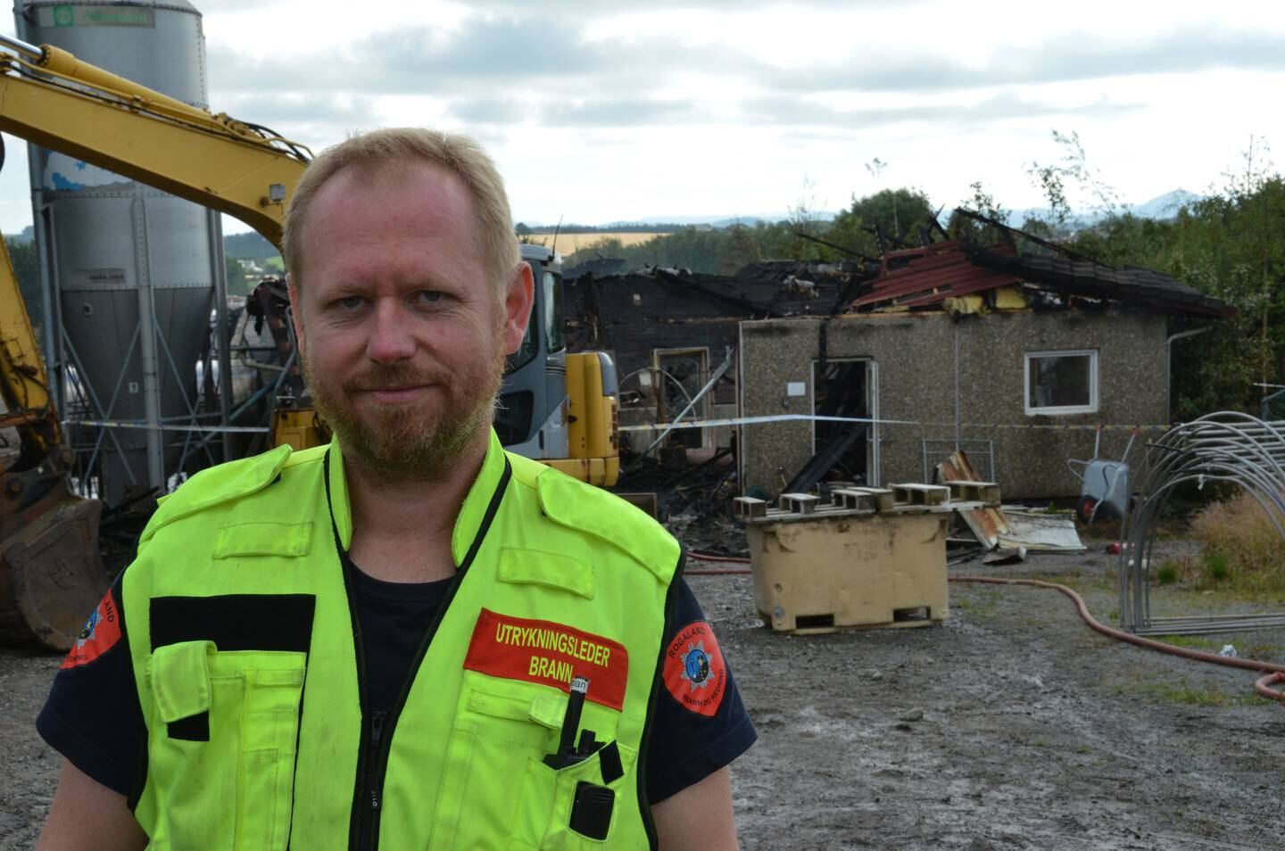 Stian Anda, innsatsleder i Rogaland brann og redning IKS var på plass med etterslukking onsdag morgen.