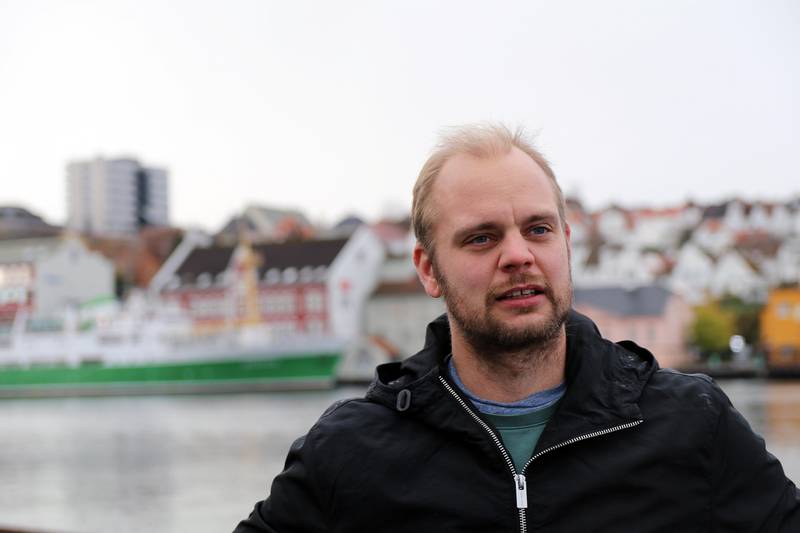 Mímir Kristjánsson, gruppeleder i Rødt Stavanger, mener vi har blitt for avhengige av innleid arbeidskraft fra utlandet. – Det er ikke et bra system å fly folk opp fra Øst-Europa, så vi må finne en løsning, sier han.