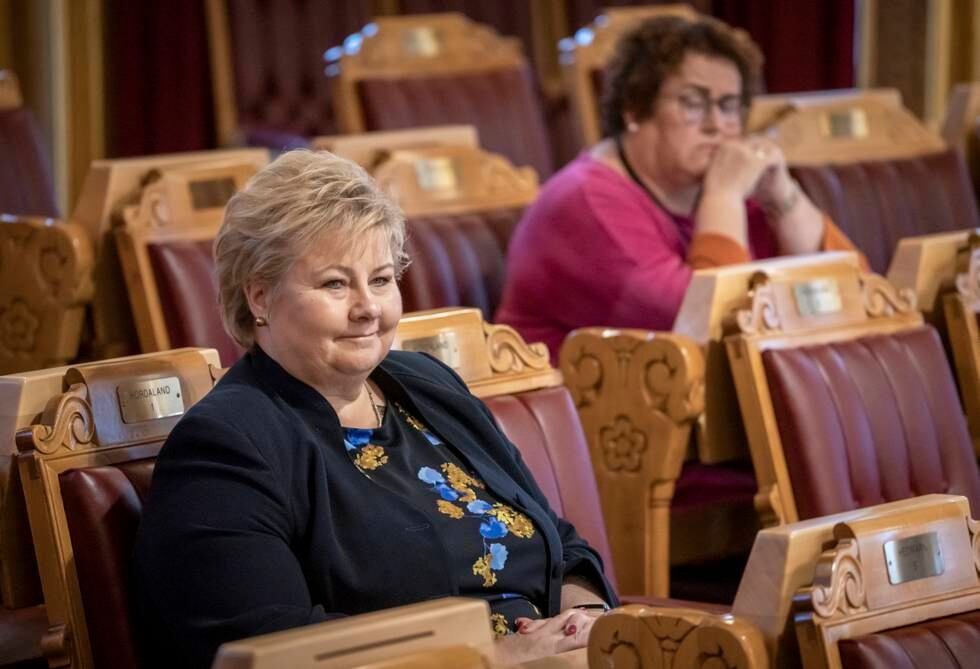 Høyre-leder Erna Solberg mener at finansminister Trygve Slagsvold Vedum (Sp) bør innrømme det hun mener er en grov feil.
Foto: Ole Berg-Rusten / NTB