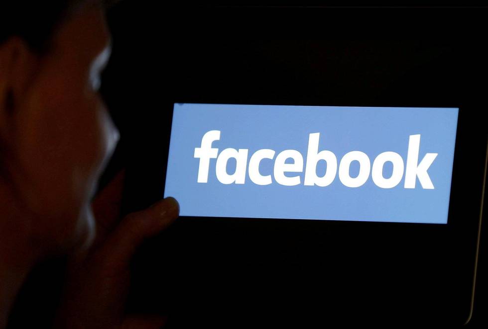 Det at et profittorientert selskap i USA har kontroll over for eksempel Facebook gjør Facebook til noe helt annet enn det ville vært om det var den norske staten, via NRK, som eide den, skriver Maria Refsland. Foto: Regis Duvignau/NTB