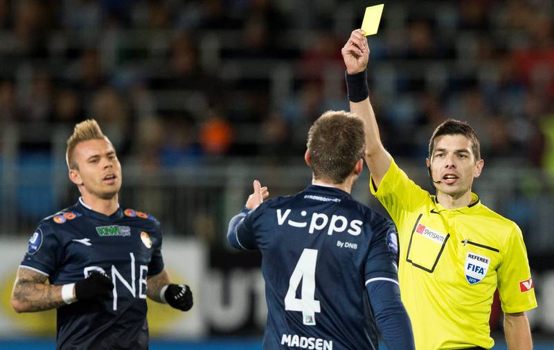 GULT: Marcus Pedersen må stå over på grunn av gult kort: FOTO: NTB SCANPIX