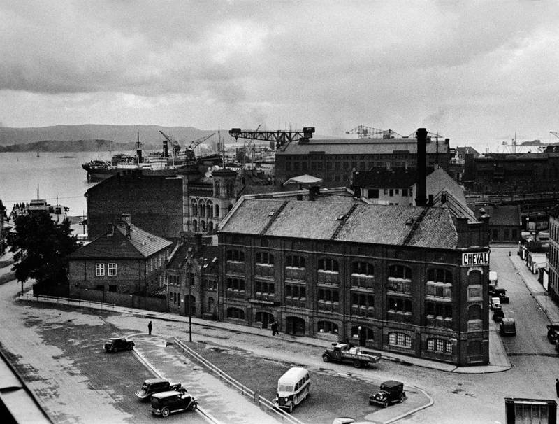Dyrehospitalet Cheval i 1938 etter at bygget var ekspropriert av Oslo kommune, men fortsatt i drift.