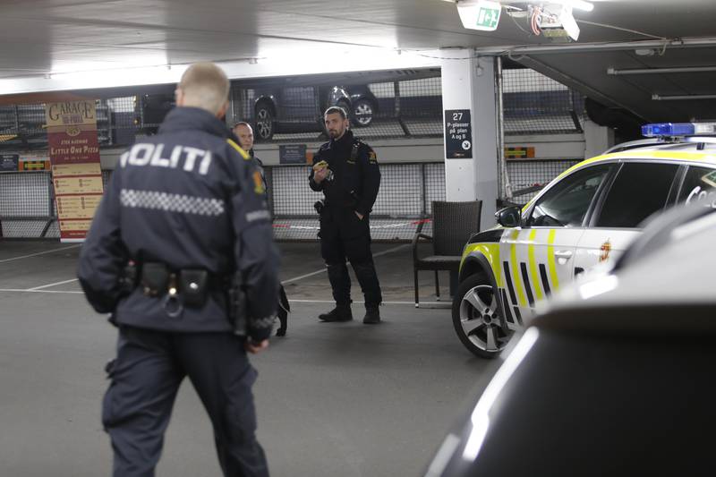Drammen 20191022. 
En mann i midten av femtiårene fra Tønsberg ble tirsdag kveld knivstukket til døde i et garasjeanlegg ved Bragernes torg i Drammen.
Foto: Terje Bendiksby / NTB scanpix