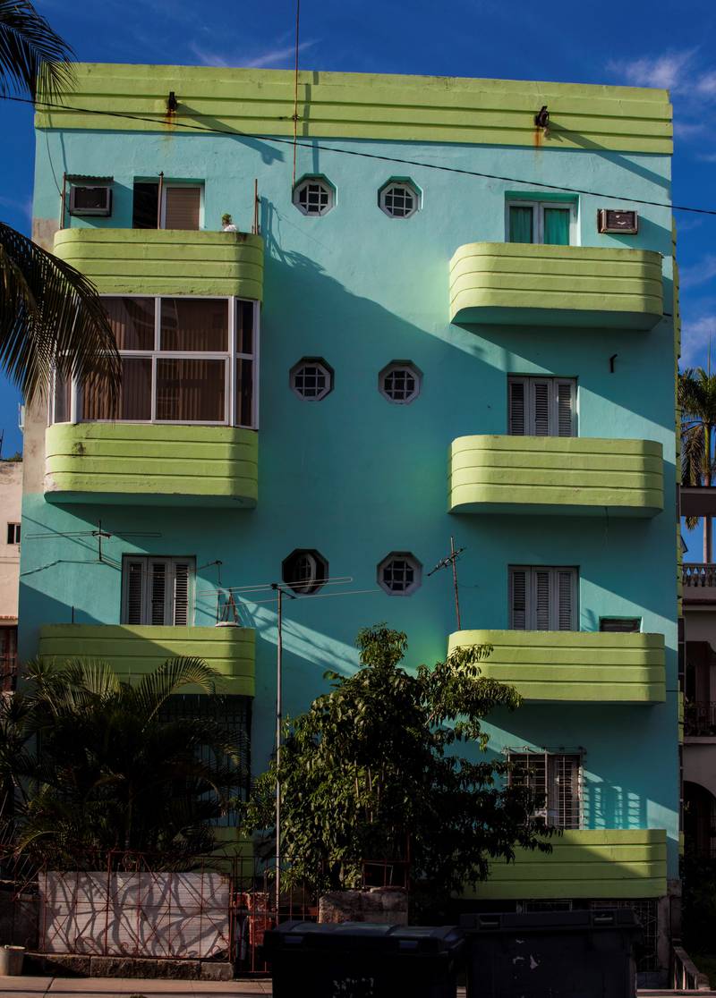 Art deco: Bydelen Vedado i Havanna var turistenes tumleplass før revolusjonen i 1959. Her er det mange fine art deco-hus.