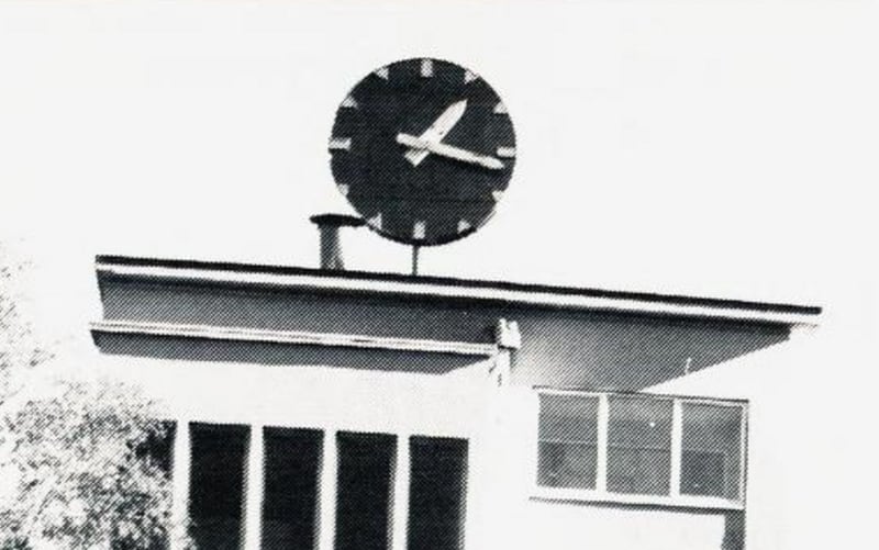 I 1958 ble MG-klokka satt på bedriftens tak.