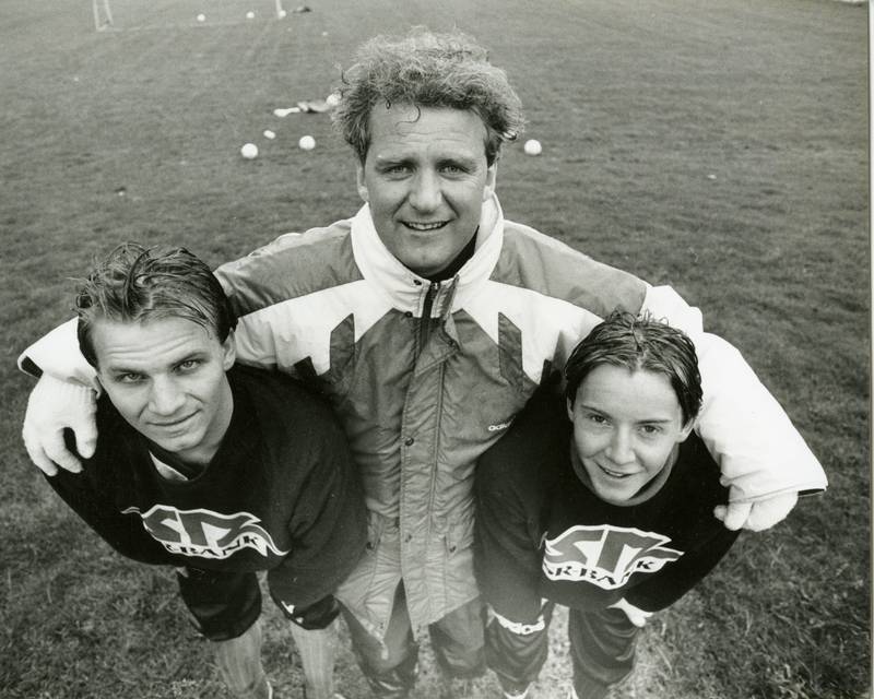 I 1992 fikk Arne Larsen Økland sparken etter syv runder og tre poeng. Her er han med Kenneth Storvik og Sander Solberg. FOTO: ERIK ERIKSSON