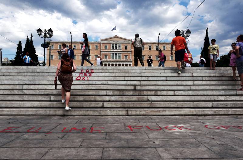 Det er ventet pro-EU demonstrasjoner foran ­parlamentet i Aten i dag. FOTO: NTB scanpix