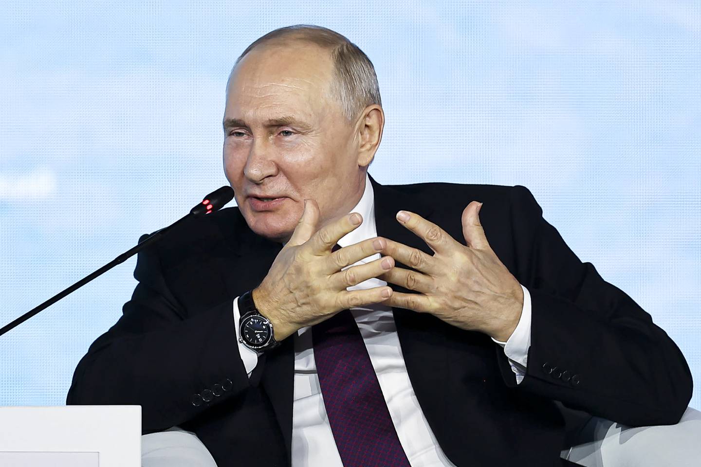 Russlands president Vladimir Putin på den økonomiske konferansen i Vladivostok øst i Russland. Foto: Sergej Sjinov / Roscongress Foundation via AP / NTB