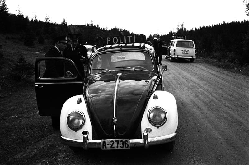 Bobla var god å ha da politifolk og militære med mausere, automatvåpen og pistoler jaktet på tre rømte fanger i Hadelands-traktene i september 1963. De hadde flyktet fra Botsfengselet i Oslo. FOTO: NTB SCANPIX