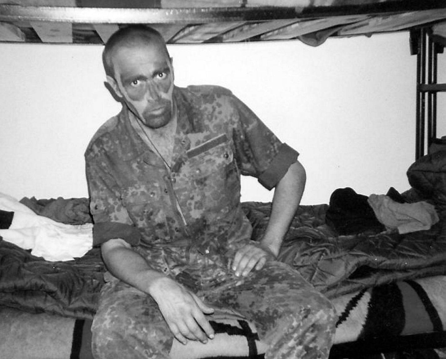Bildet ble tatt like etter at Jostein Mølbach fikk vite at han kanskje hadde sprengt 70 serbiske soldater og offiserer i lufta under et nattraid i Kosovo. Foto: Privat