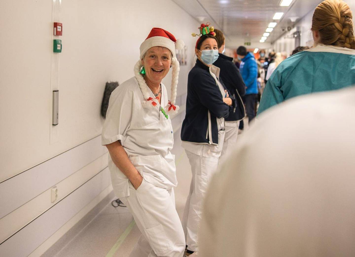 Julestemning: – Jeg er veldig glad i jula, og begynner og nisse tidlig, sier Merete Johannessen. Hun er seksjonsleder for Gastroentorologi ved Kalnes.