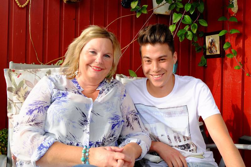 Da Mohammad kom til Norge som asylsøker ble han plassert alene på hybel i Vadsø. Nå har han flyttet inn til Ine Johannessen og fått seg en familie i Skien. FOTO: JON WARHUUS