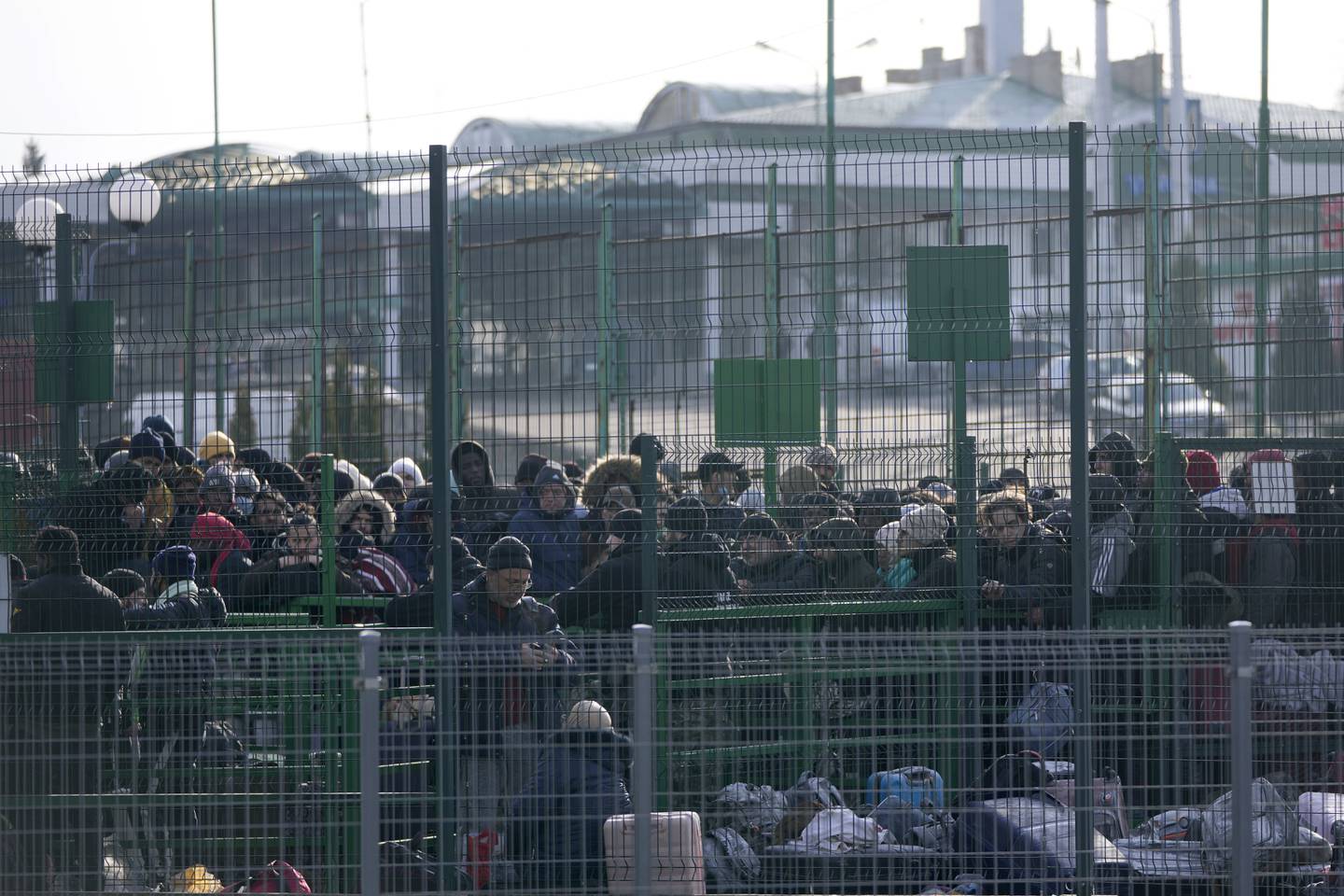 Flyktninger fra Ukraina venter ved grensa på å få komme inn i Polen. Også i Norge må vi forberede oss på å ta imot ukrainske flyktninger.