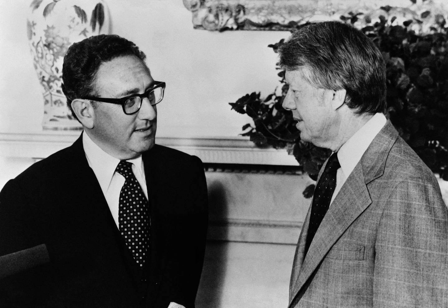 Daværende utenriksminister Henry Kissinger og president Jimmy Carter. Bildet er tatt i 1977 i Det hvite hus.