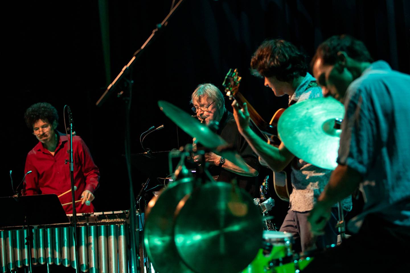Saksofonisten John Surman gjorde en sterk konsert sammen med sitt nye band på Oslo Jazzfestival, Rob Waring, Rob Luft og Thomas Strønen.