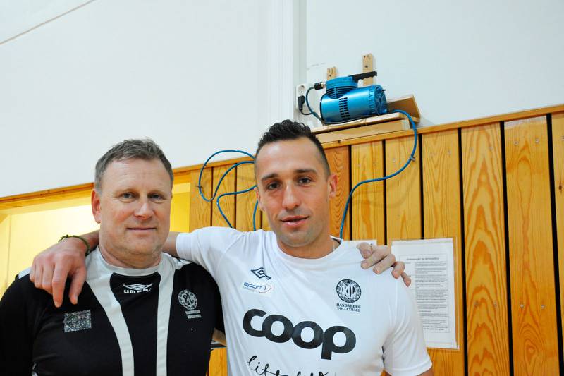 Tor Ragnar Gilje, trener i Randaberg IL Volleyball er meget godt fornøyd med lagets nye spiller, serbiske Ljubisa Janjic (32).