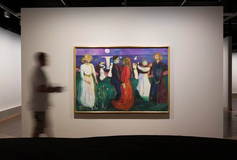 Et sparsomt utvalg på bare 38 bilder gir romslige flater på Munchmuseets sommerutstilling. 