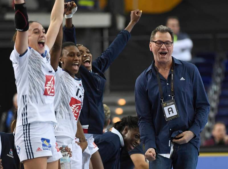 Frankrike-trener Olivier Krumbholz (høyre) kunne feire VM-finale mot Norge fredag.