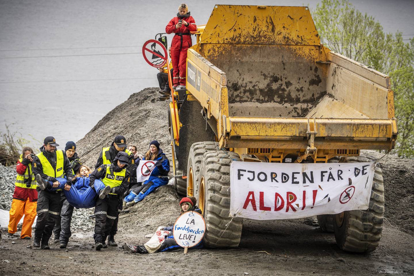 Også det at staten tillater deponi av gruveavfall i fjorder, som i Førdefjorden, er et eksempel på at staten bedriver aldersdiskriminering, ifølge de som klager til Diskrimineringsnemnda.