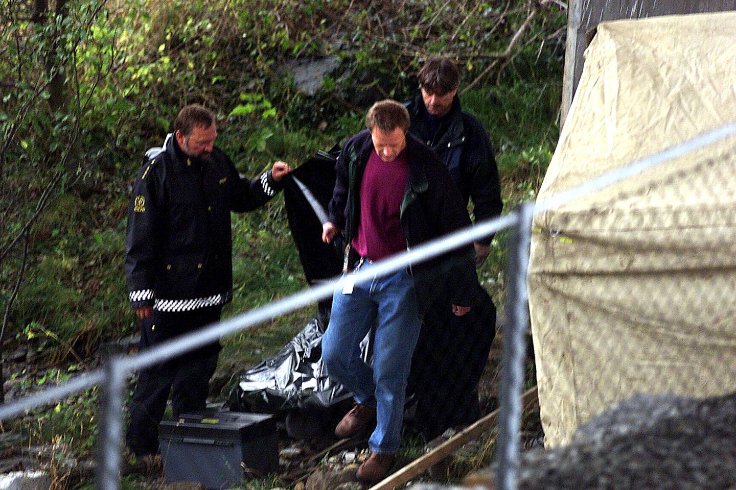Bildet er fra etterforskningen av drapet på Tina Jørgensen, som ble drept på en avsides parkeringsplass på Jæren i Rogaland høsten 2000. Foto: Roy Storvik