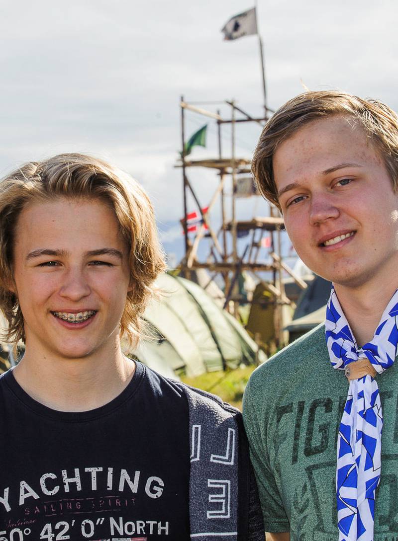 Hedret: Axel Jørgensen og Julian Kragset fikk hedersmerke for sin innsats. FOTO: CARL FREDERIC SALICATH