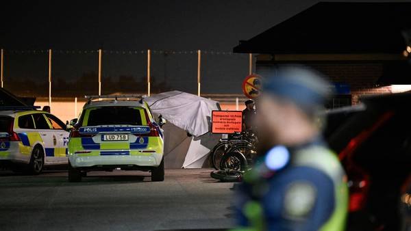 Mann skutt og drept i Stockholm – skjedde på idrettsplass full av barn og ungdom