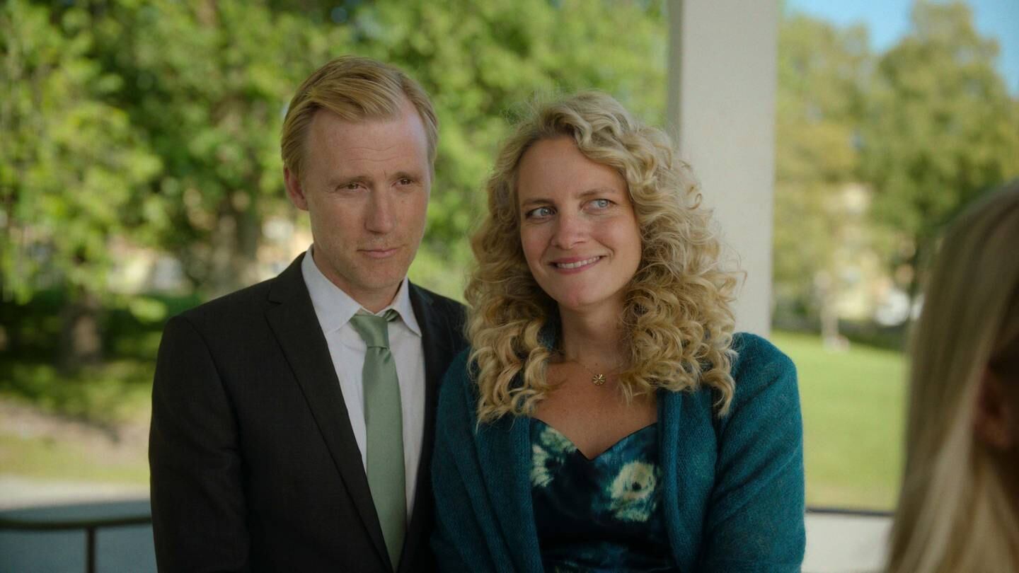 Ester og Arild Sand spilles av Nina Ellen Ødegård og Thorbjørn Harr, begge nominert til skuespillerpriser ved Gullruten-utdelingen den 12. mai.