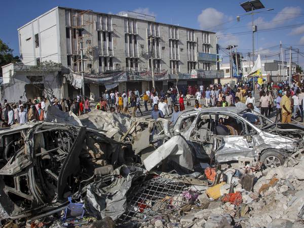 Dødstallet stiger etter bombeangrepene i Somalia – presidenten ber om hjelp