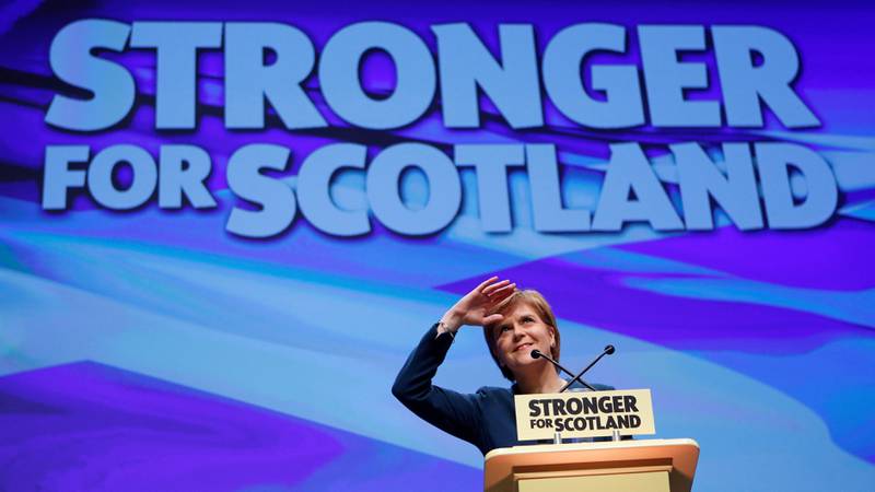 Skottlands førsteminister Nicola Sturgeon ønsker fortsatt tilgang til det indre markedet, og vil    unngå en såkalt «hard brexit». I dag taler hun til landsmøtet i Det skotske nasjonalistpartiet i Glasgow. Her fra åpningen torsdag. 