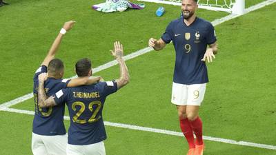 Frankrike vendte til seier over Australia da Giroud tangerte Henry