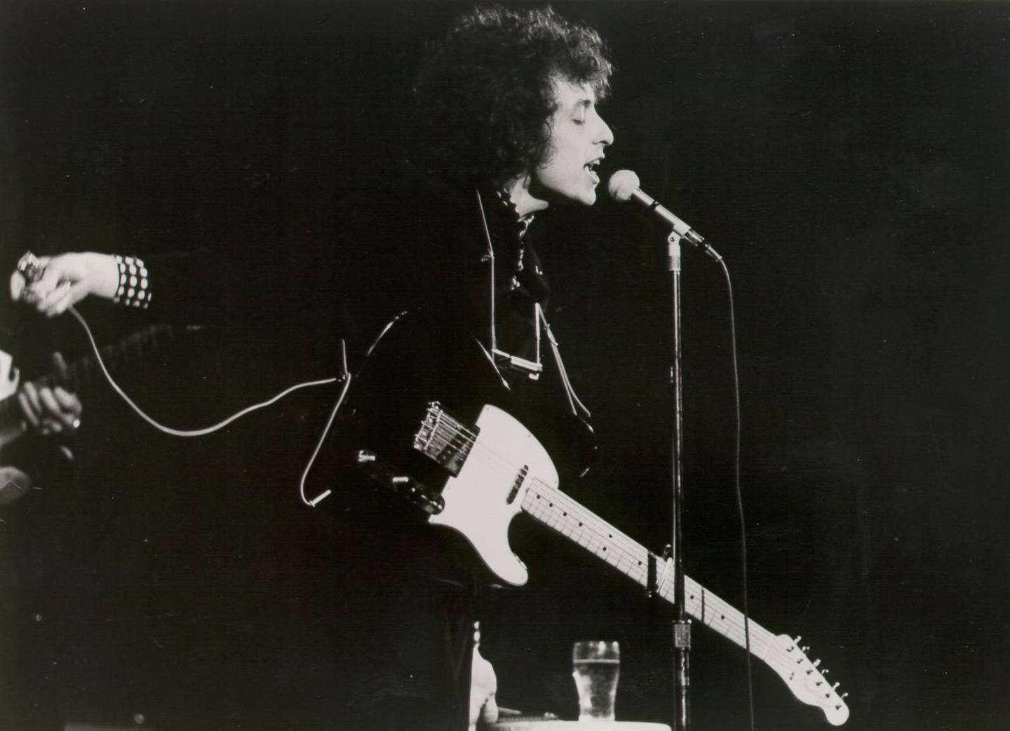 Bob Dylan plugger inn i 1966.