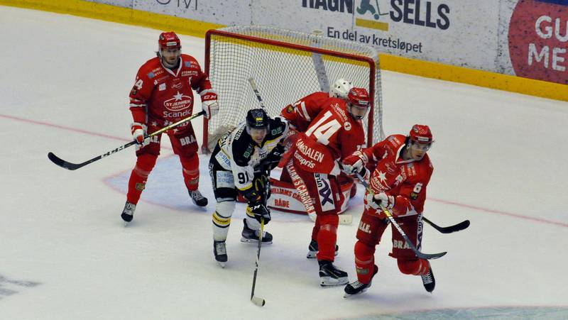 Tommy Kristiansen og Oilers i aksjon mot Stjernen lørdag. Foto: Espen Iversen