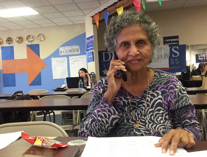 Det er på høy tid med en klok kvinne i Det hvite hus, sier Kokila Shah, som har reist til Nevada fra Texas for å sikre Clinton-seier.