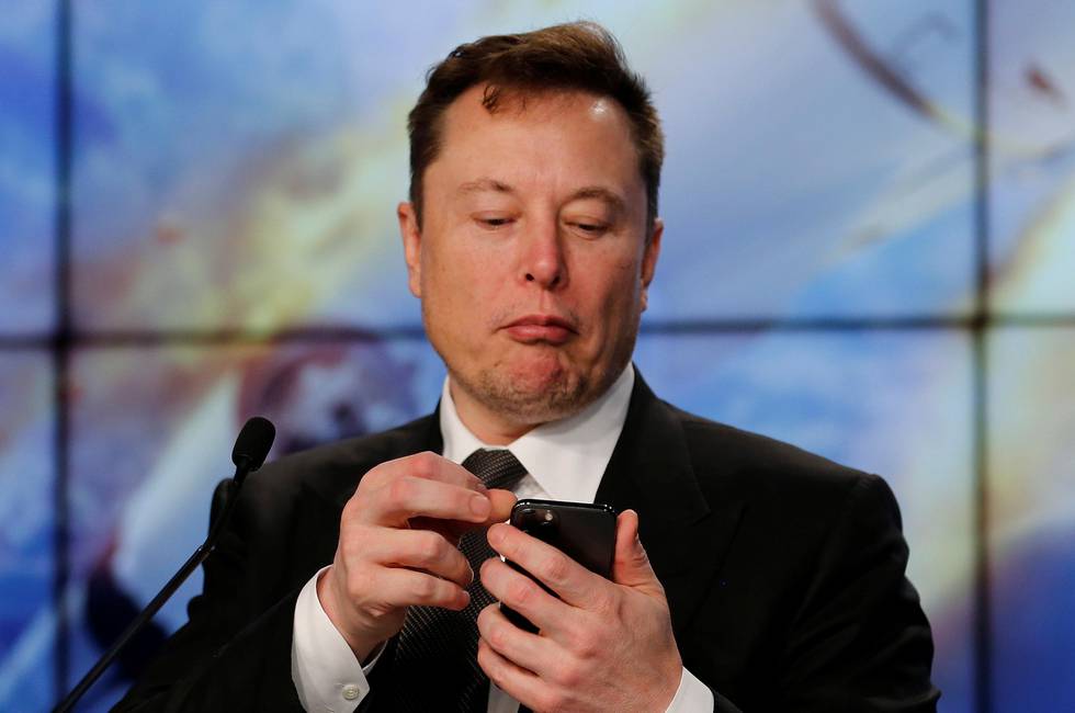 FILE PHOTO: SpaceX founder and chief engineer Elon Musk looks at his mobile phone during a post-launch news conference to discuss the  SpaceX Crew Dragon astronaut capsule in-flight abort test at the Kennedy Space Center in Cape Canaveral, Florida, U.S. January 19, 2020. REUTERS/Joe Skipper/File Photo