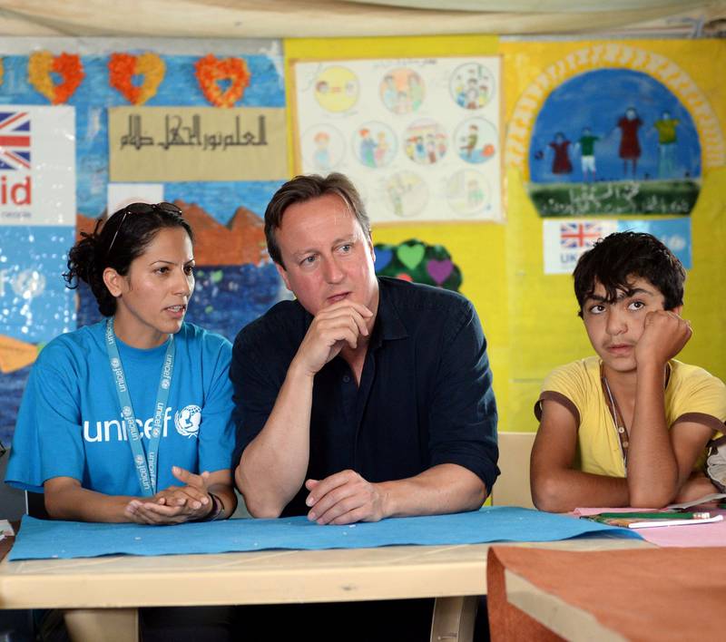 Utdanning sto i fokus på giverkonferansen i London. Storbritannias statsminister David Cameron møtte flyktningbarn på en skole i flyktningleiren Zaatari. FOTO: NTB SCANPIX
