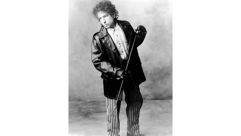 Bob Dylan, med høykulturell spaserstokk nå, men fortsatt med mye på hjertet.