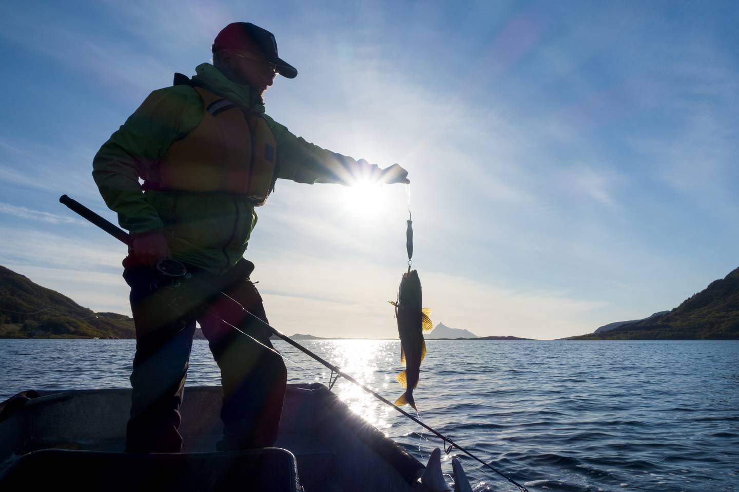 Fisking er det vanligste tilbudet til de naturbaserte reiselivsbedriftene. Her har det blitt fangst i Kvina i Lurøy kommune i Nordland.